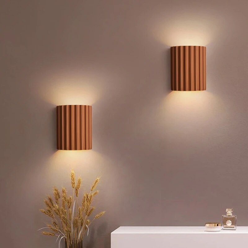 GleamEdge Moderne Væglampe – Kunstnerisk Harpiksdesign med LED Teknologi for Stilfuld Belysning