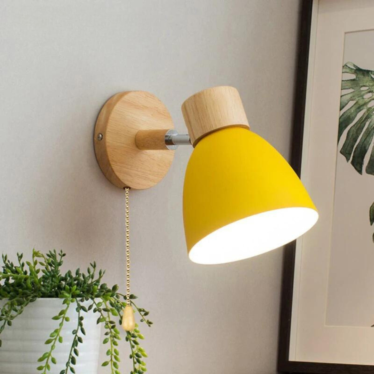 ChromaWood Træfarvet Væglampe - Skandinavisk Design, Justerbar Farver og Minimalistisk Belysning