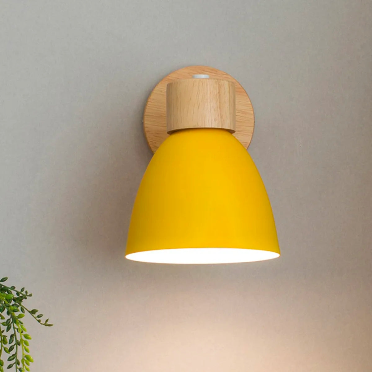 ChromaWood Træfarvet Væglampe - Skandinavisk Design, Justerbar Farver og Minimalistisk Belysning