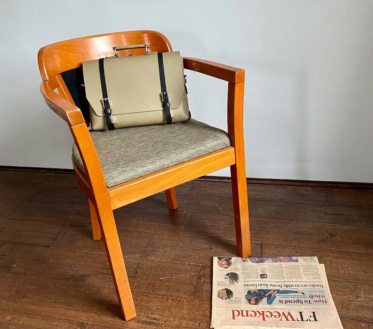 Grenadier III – Vintage Læder Rygsæk til Mænd med Håndtag og Strop