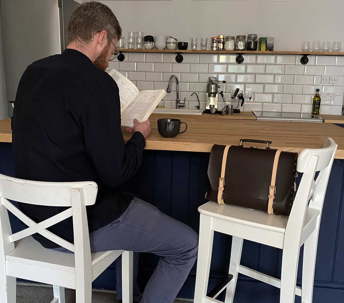 Grenadier III – Vintage Læder Rygsæk til Mænd med Håndtag og Strop