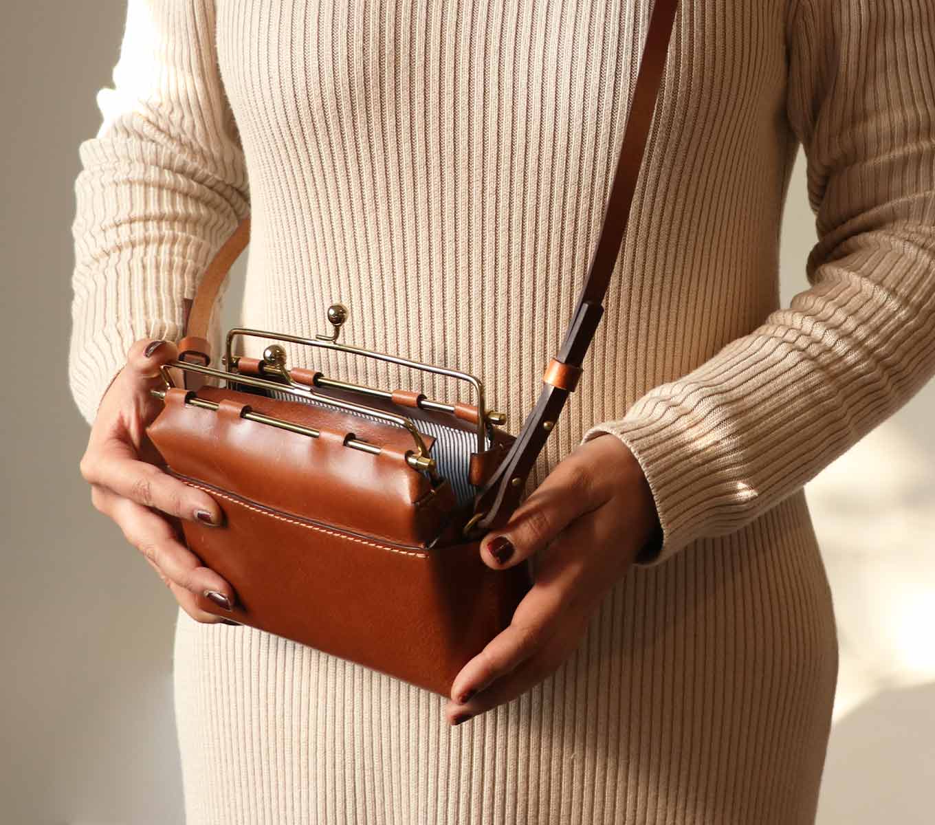 Lædertaske Dame i Vintage Design – Håndlavet af Selviz
