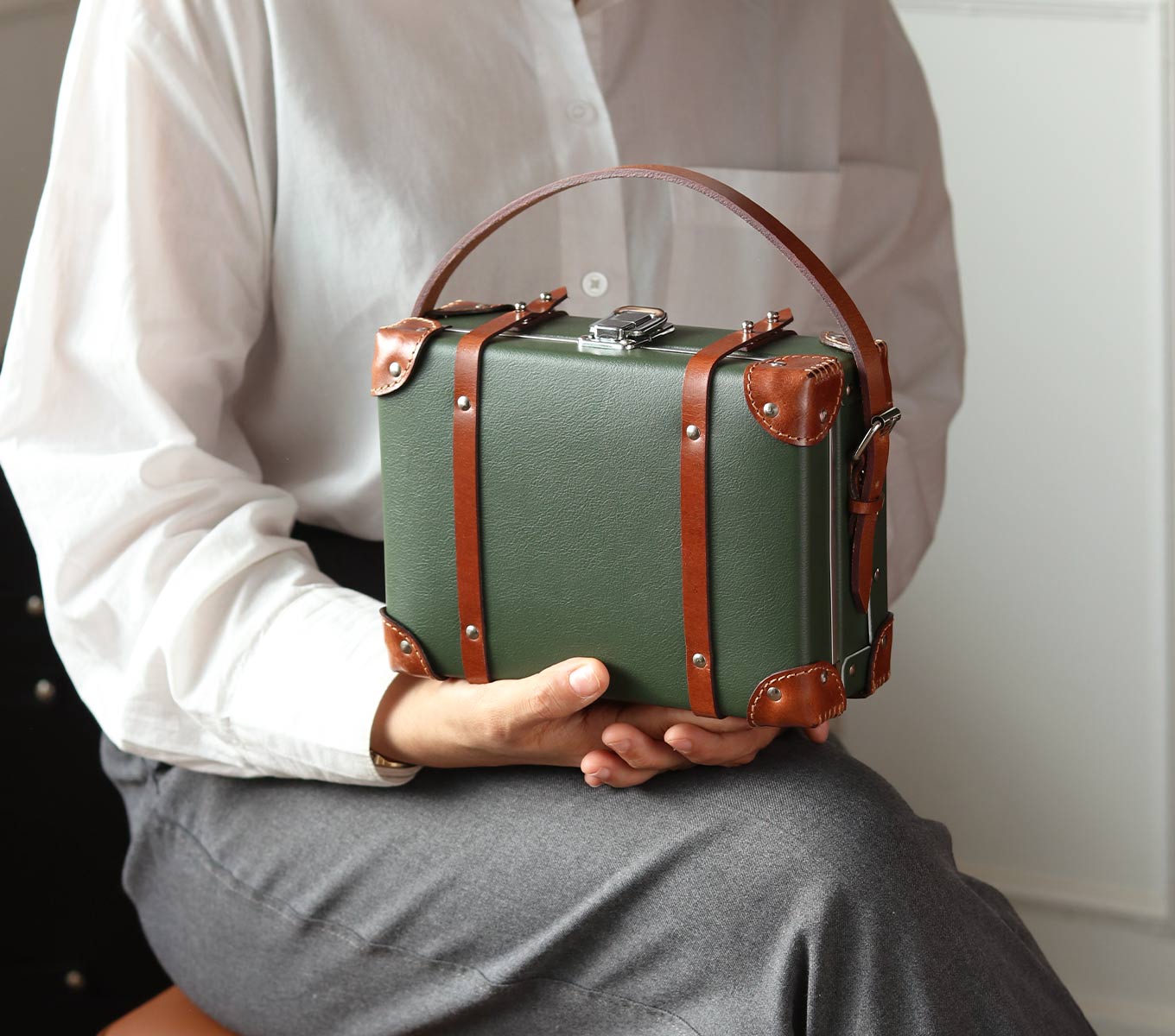 Læder Skuldertaske Dame – Mini Steamer Sling fra Selviz
