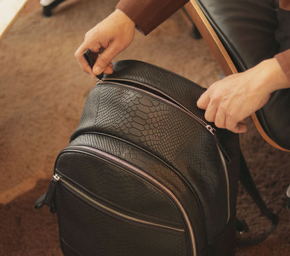 Læder Rygsæk til Mænd – Croco Finish & Laptoprum | Selviz