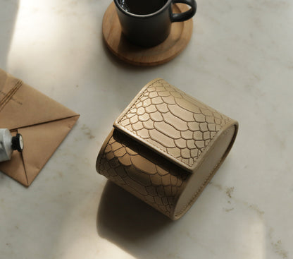 Watch Case 02 – Håndlavet Urkasse i Læder med Krokodillepræg og Herringbone For
