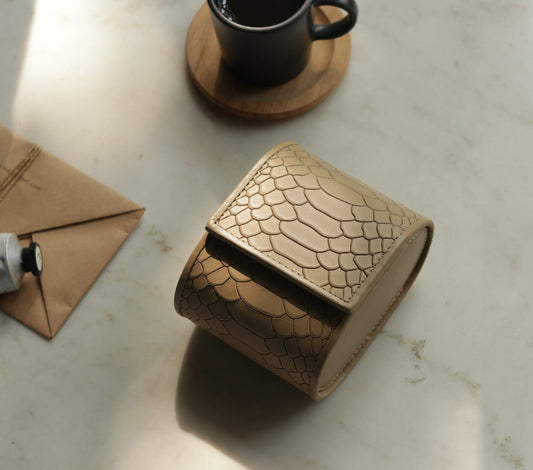 Watch Case 02 – Håndlavet Urkasse i Læder med Krokodillepræg og Herringbone For