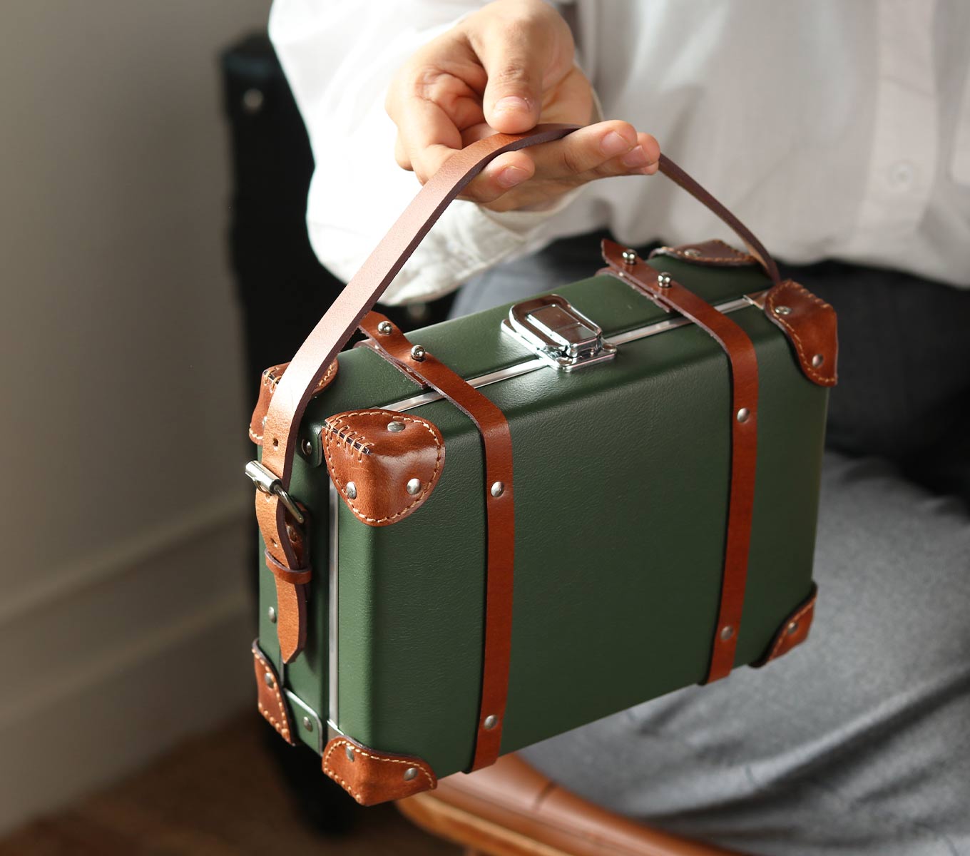 Læder Skuldertaske Dame – Mini Steamer Sling fra Selviz